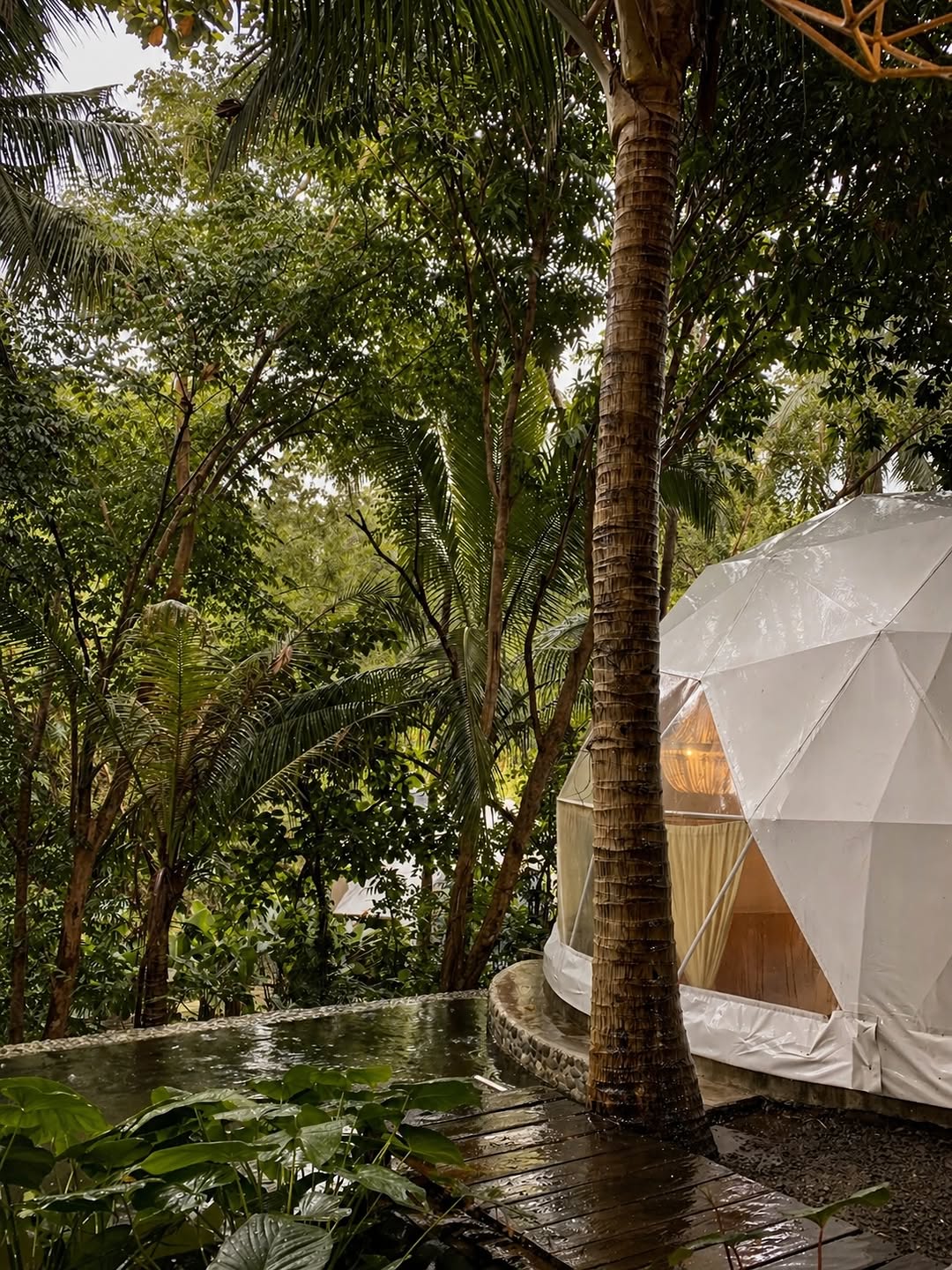 Dome 5 Bohemian — spacious living area with bohemian styling